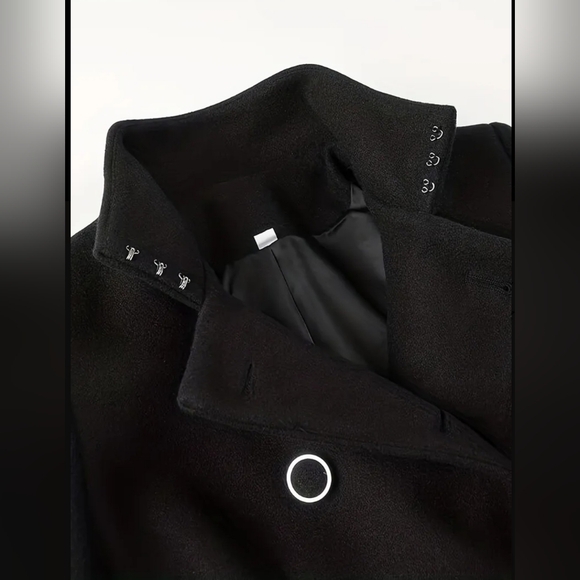 Elegant Black Double-Breasted Cape Coat - Picture 3 of 4